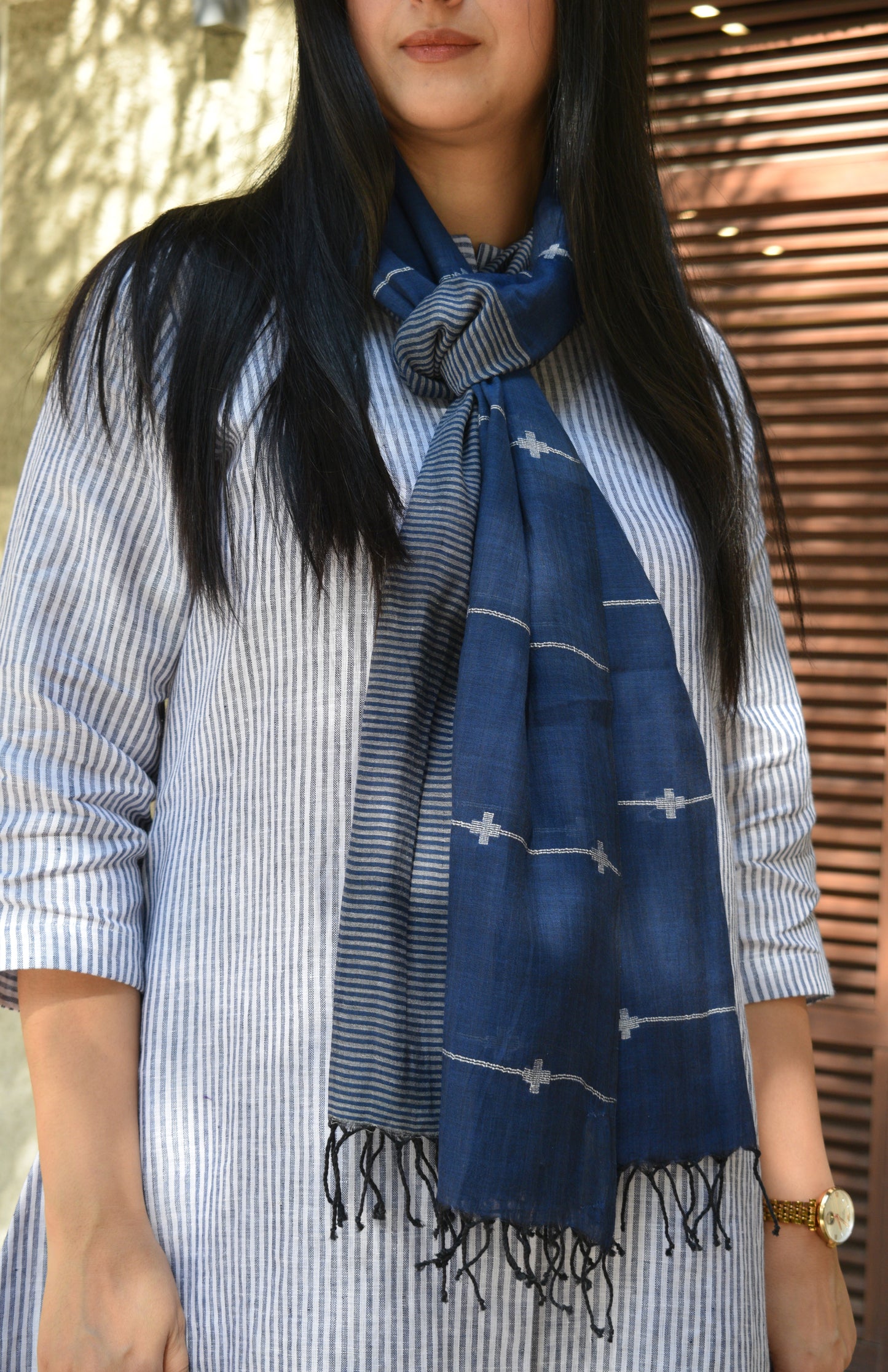 Navy blue handwoven jamdani stole