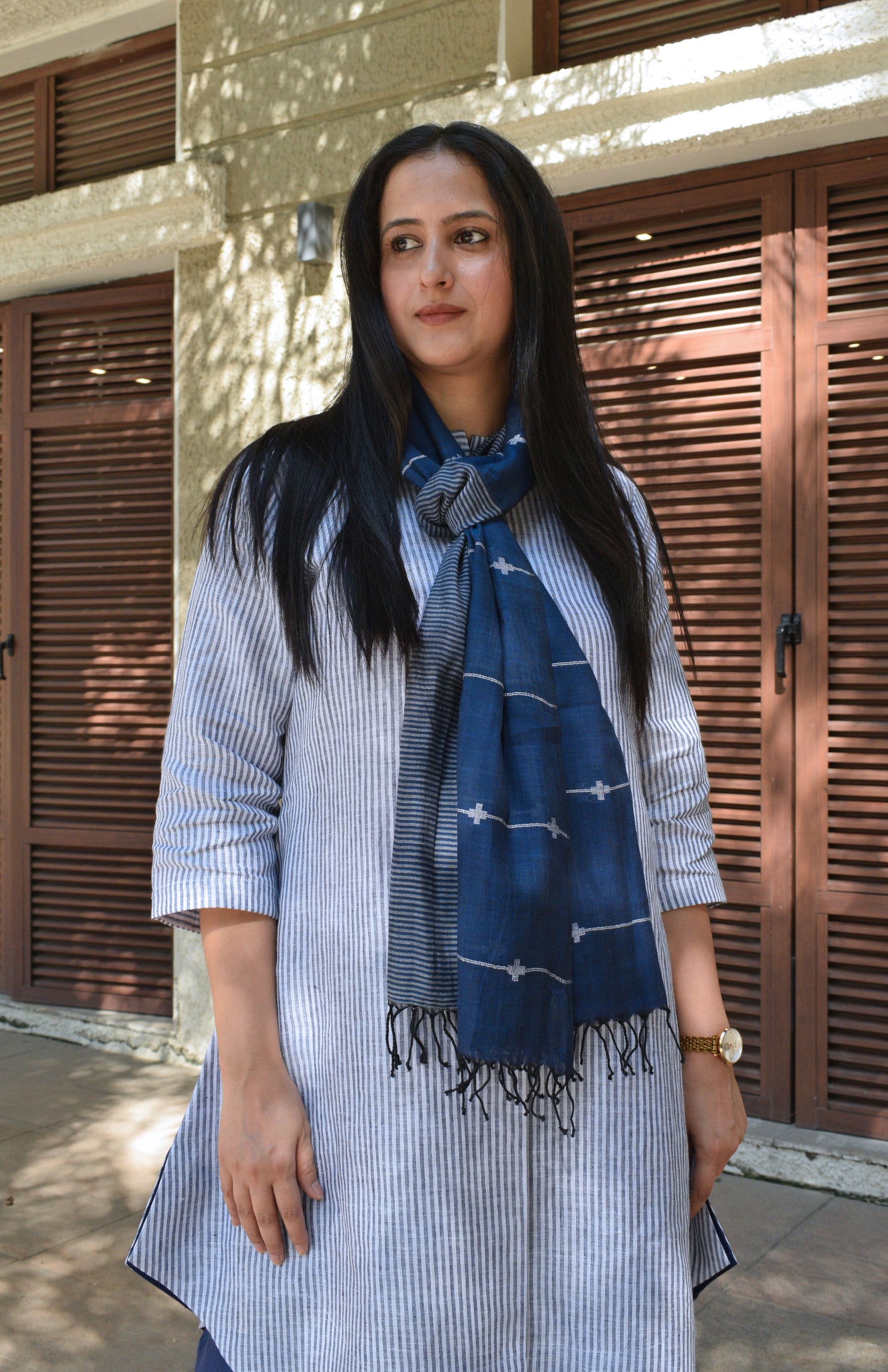 Navy blue handwoven jamdani stole