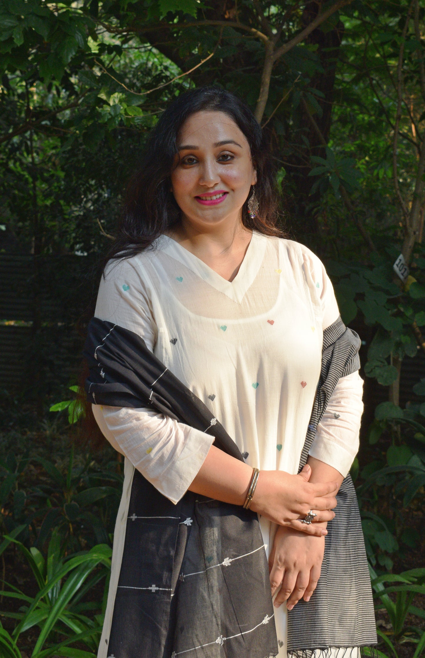 Black handwoven jamdani stole