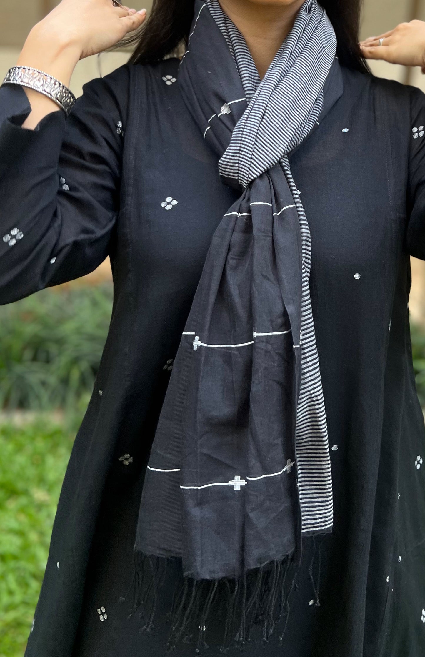 Black handwoven jamdani stole