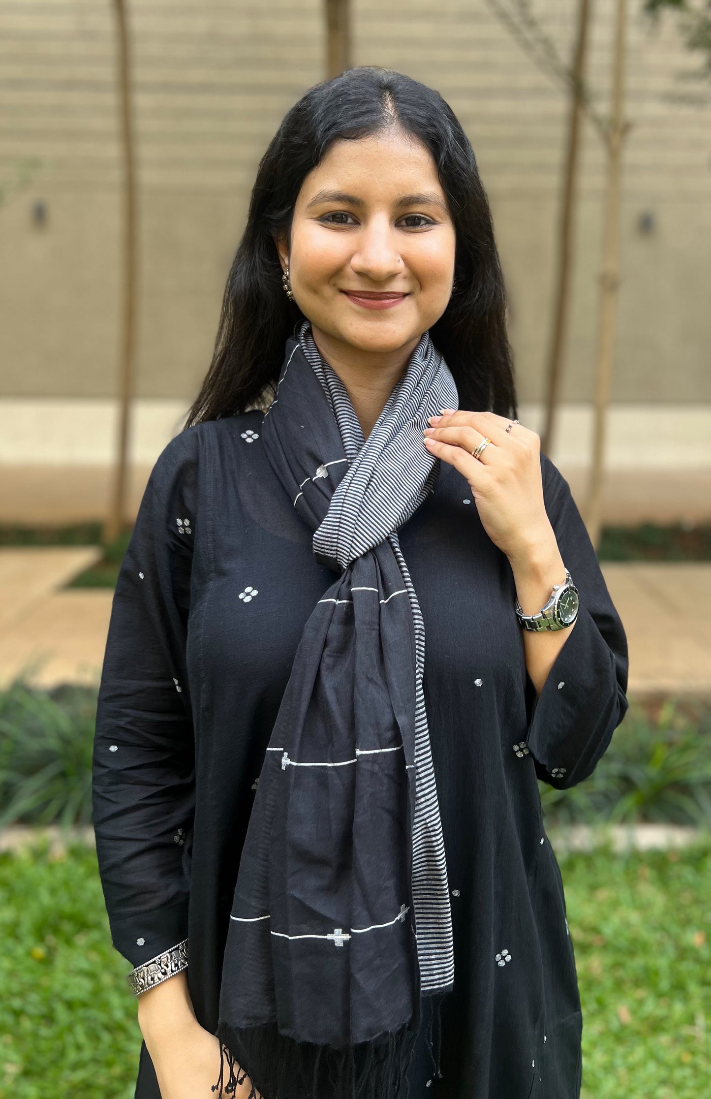 Black handwoven jamdani stole