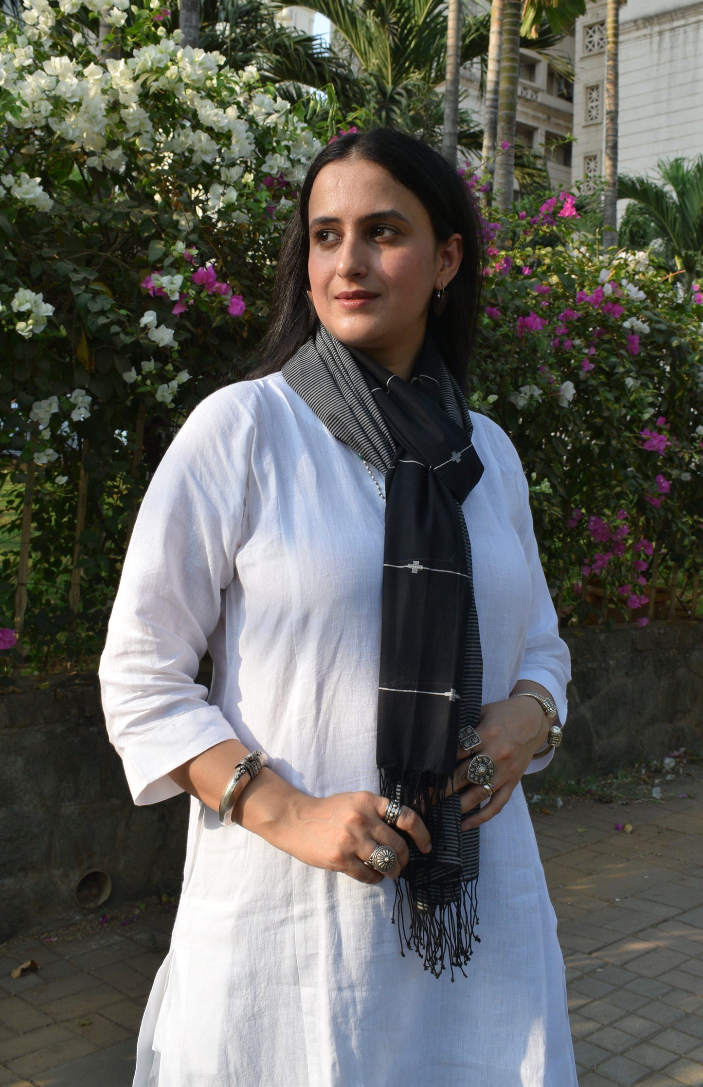 Black handwoven jamdani stole