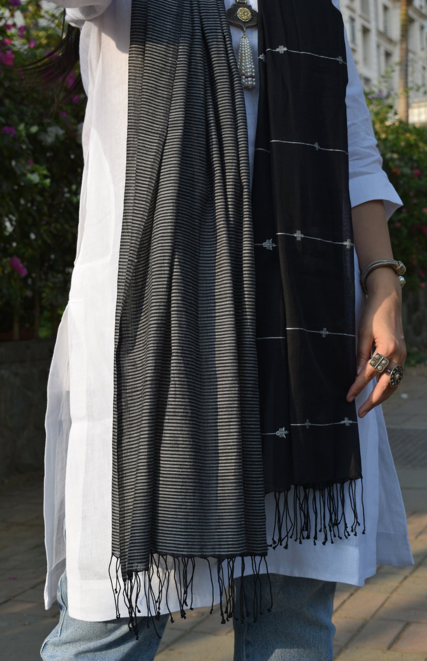 Black handwoven jamdani stole