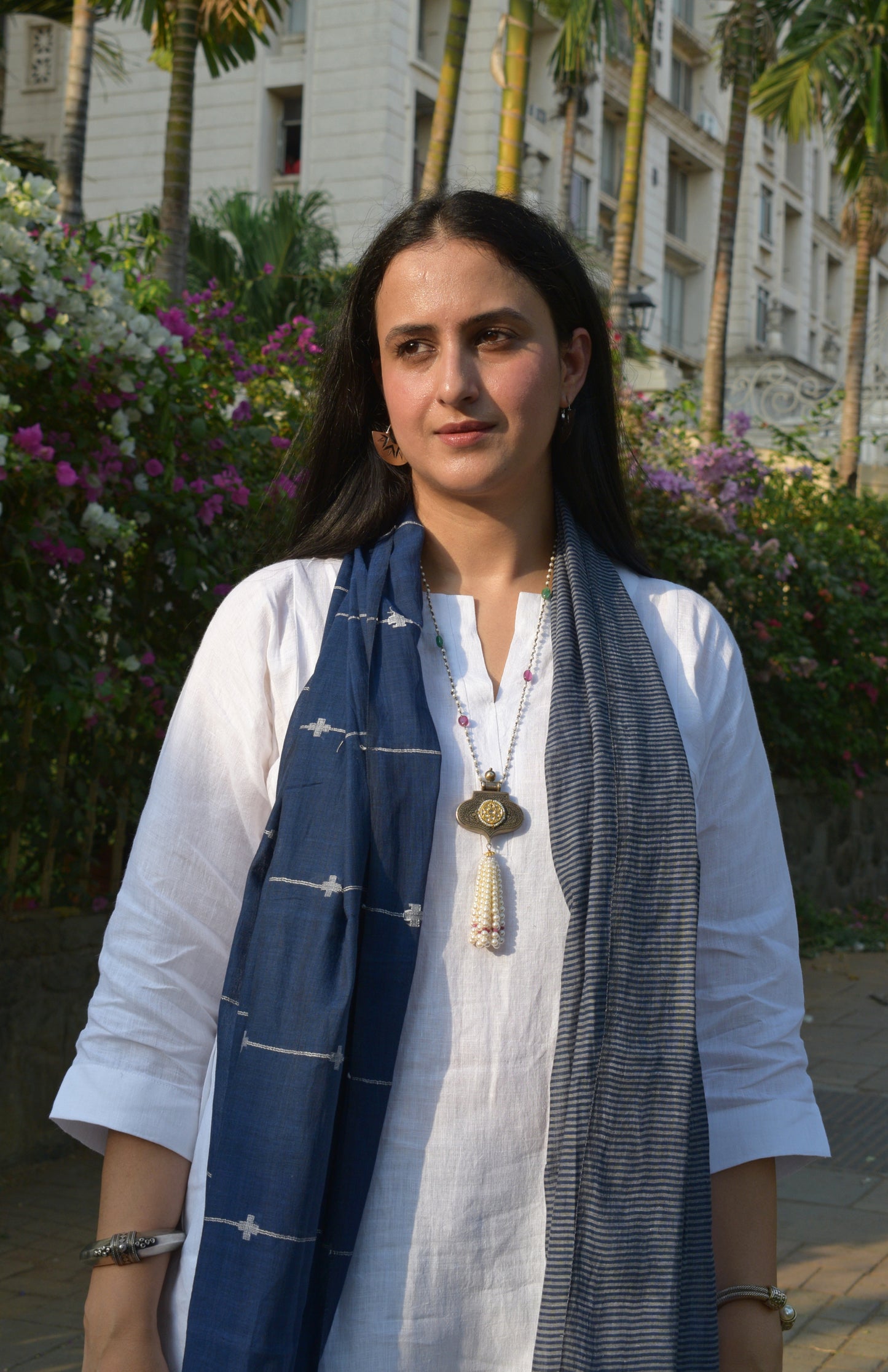 Navy blue handwoven jamdani stole