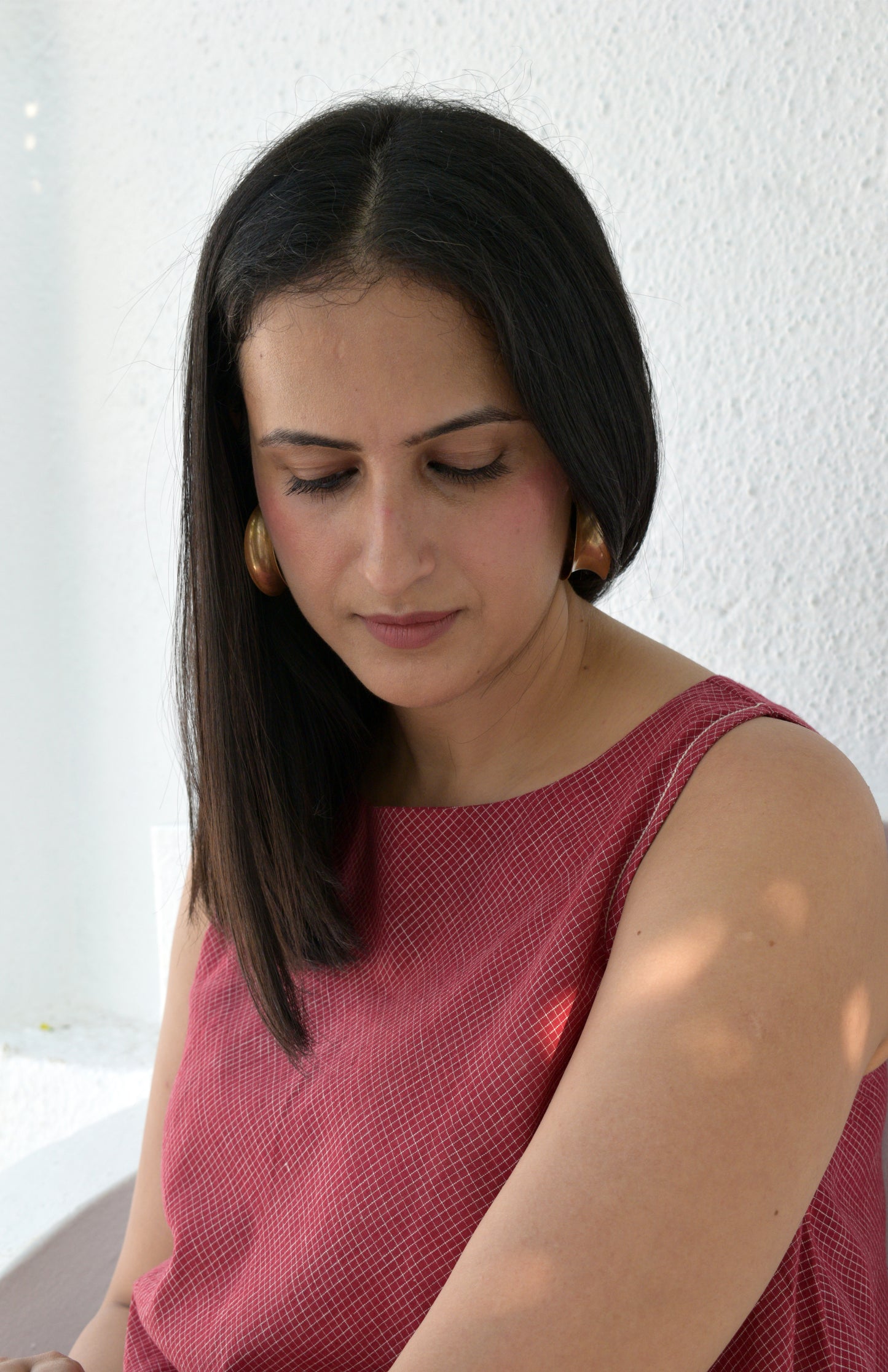 Maroon sleeveless kurta set in handwoven checks and pyjama