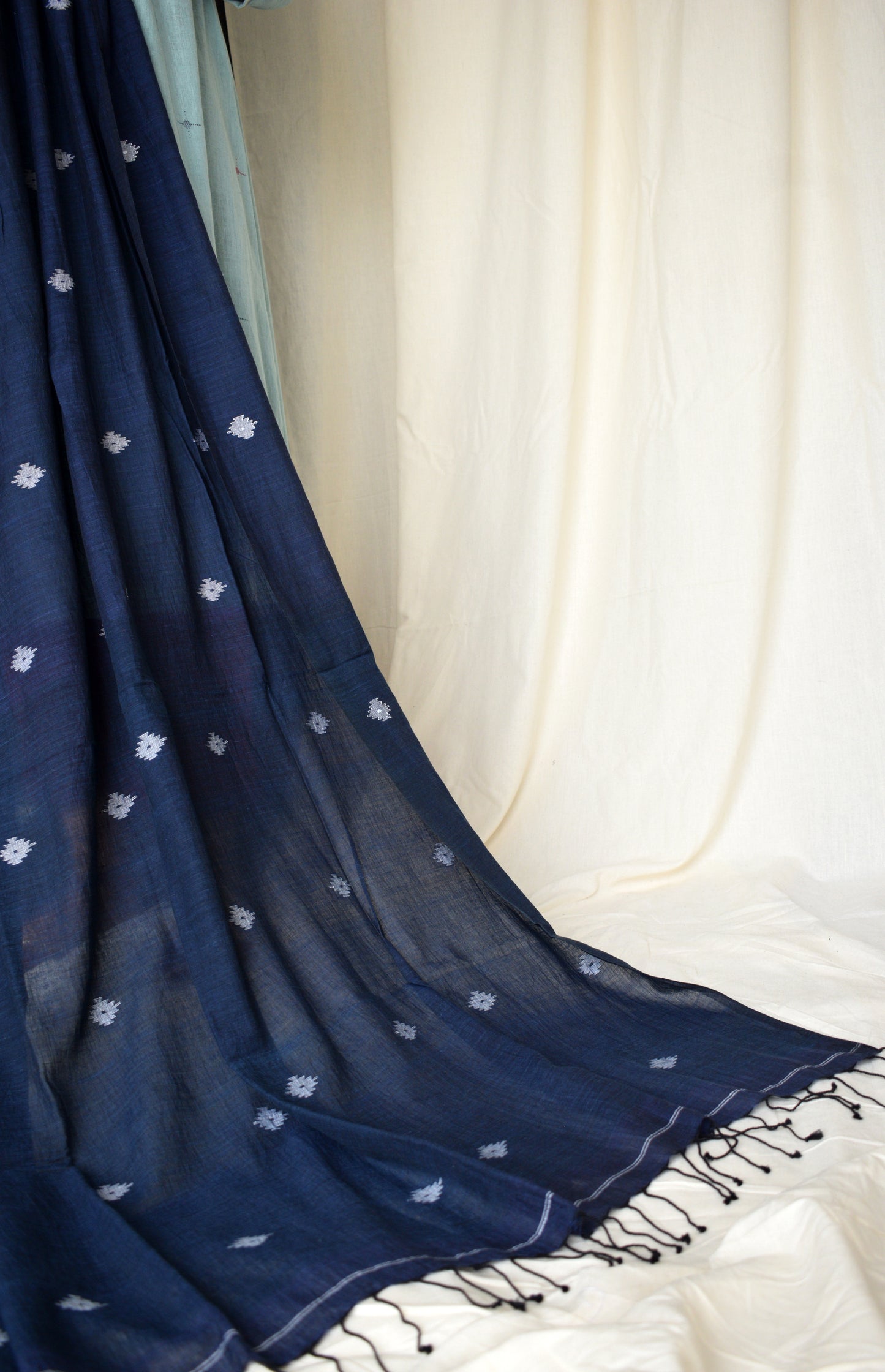 Midnight Blue Handwoven Jamdani Dupatta