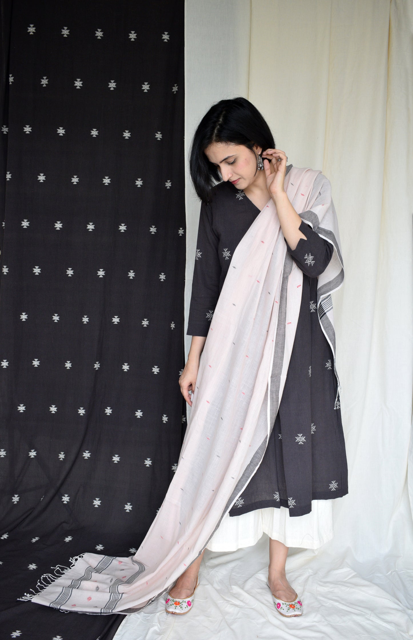 Pastel Salmon Pink Handwoven Jamdani Dupatta