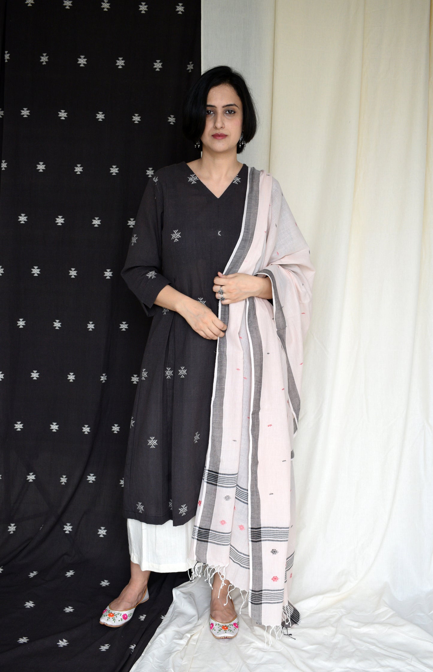 Pastel Salmon Pink Handwoven Jamdani Dupatta