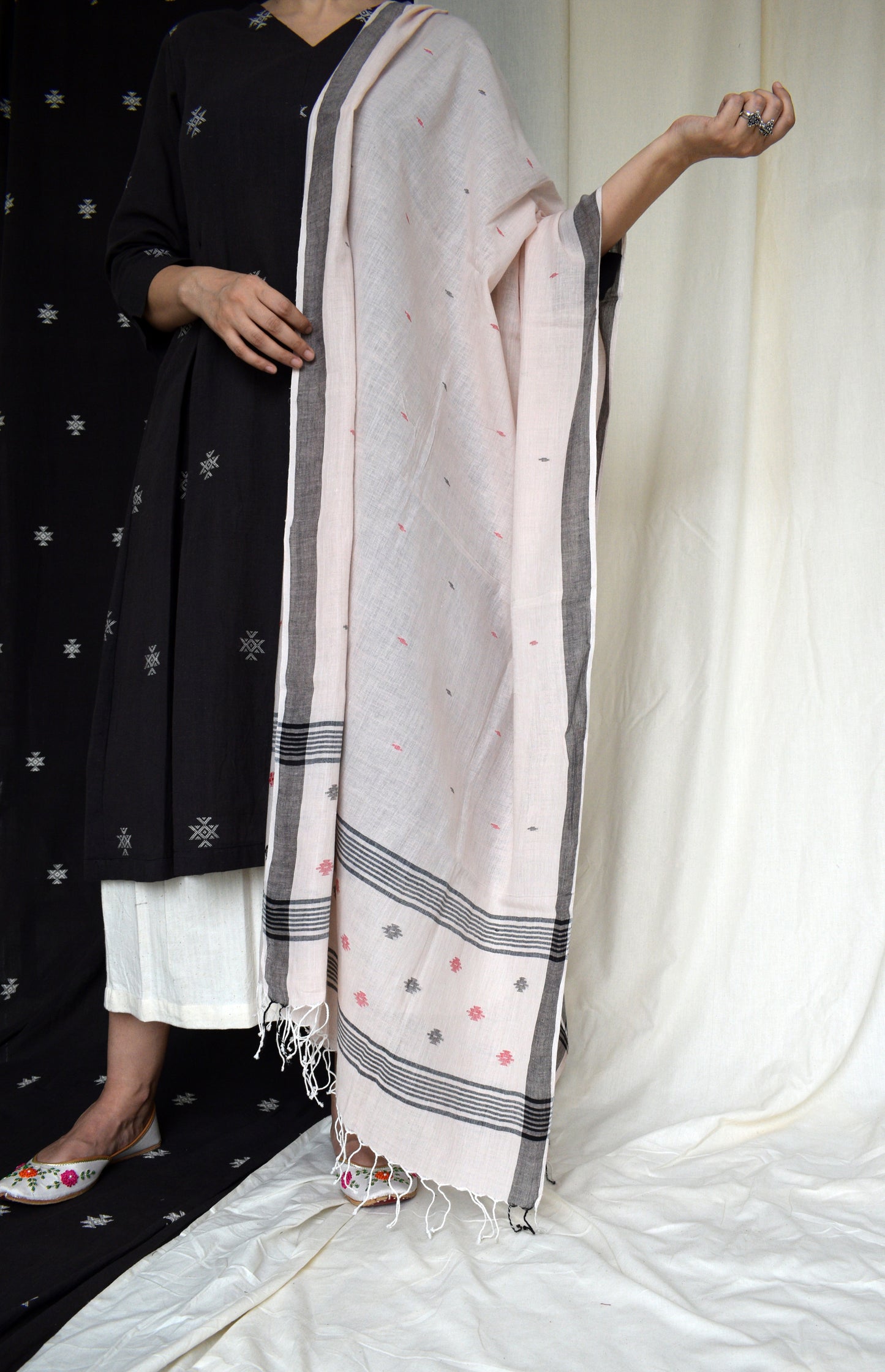 Pastel Salmon Pink Handwoven Jamdani Dupatta