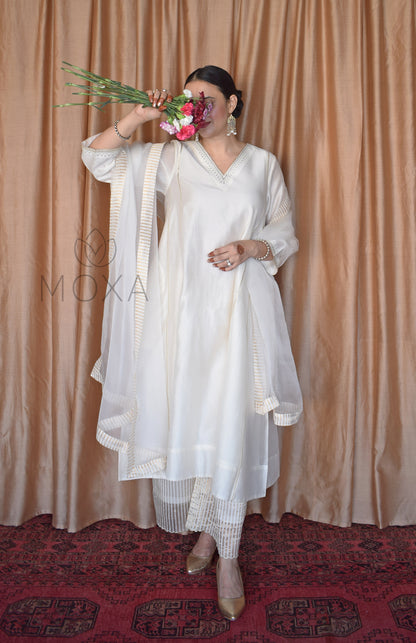 Off White Organza Dupatta With Striped Zari Chanderi Border