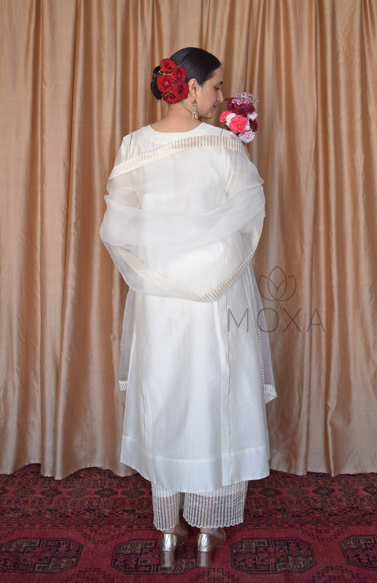 Off-White Chanderi Kurta Set With Off White Organza Dupatta