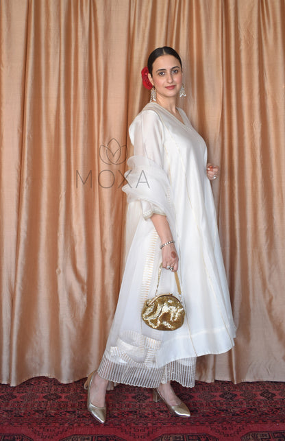 Off-White Chanderi Kurta Set With Off White Organza Dupatta