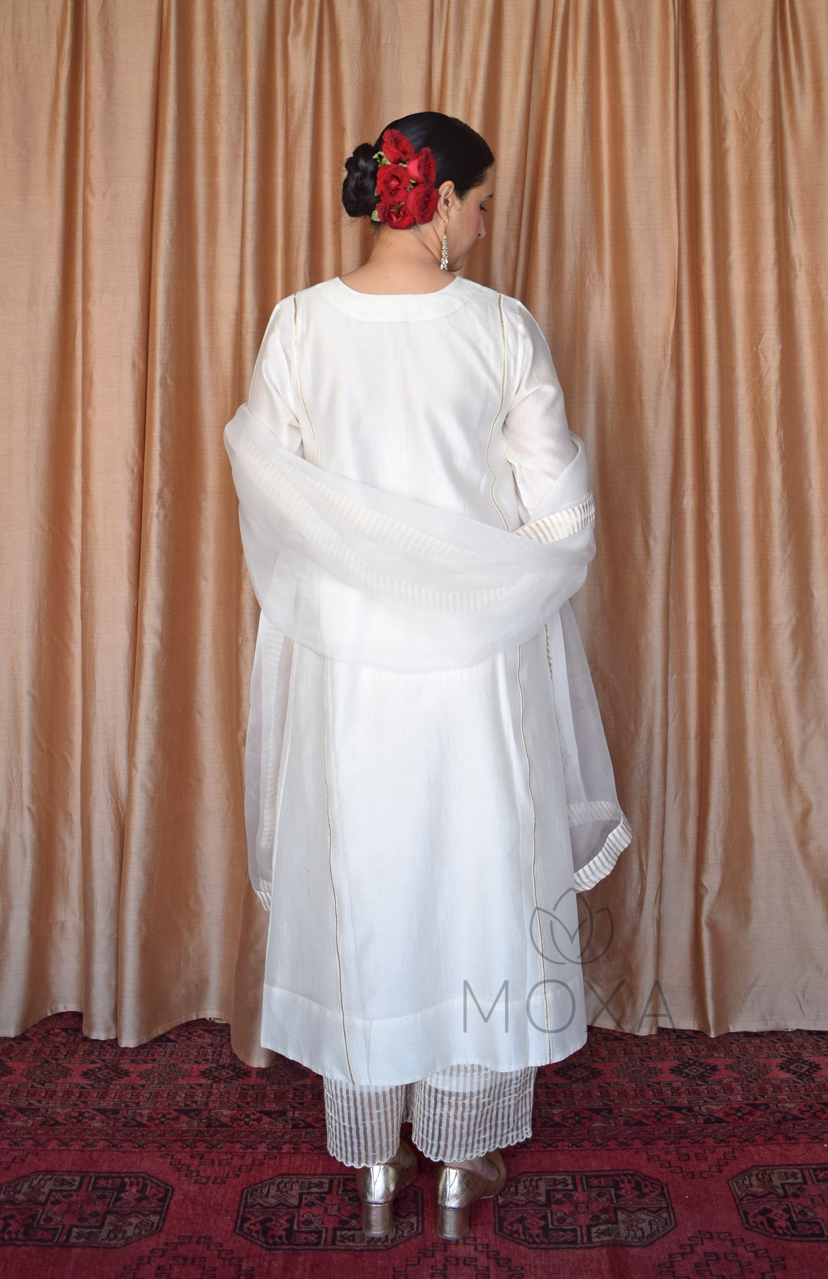Off-White Chanderi Kurta Set With Off White Organza Dupatta