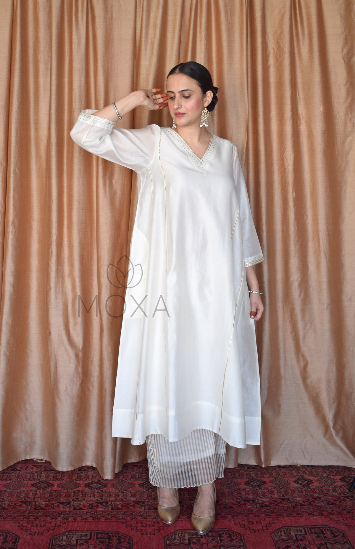 Off- White Chanderi Hand Embroidered Kurta With With Off White Striped Chanderi Scallop Pajama