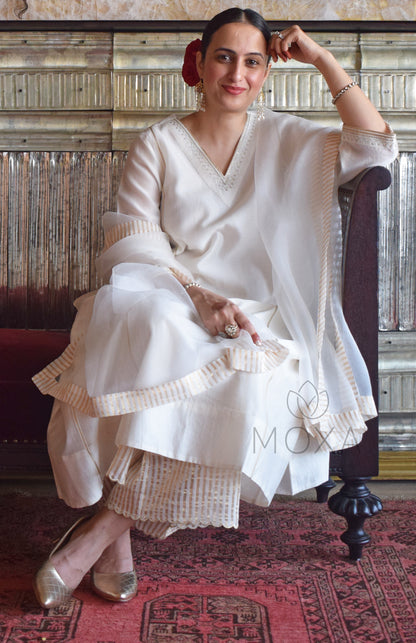 Off- White Chanderi Hand Embroidered Kurta With With Off White Striped Chanderi Scallop Pajama