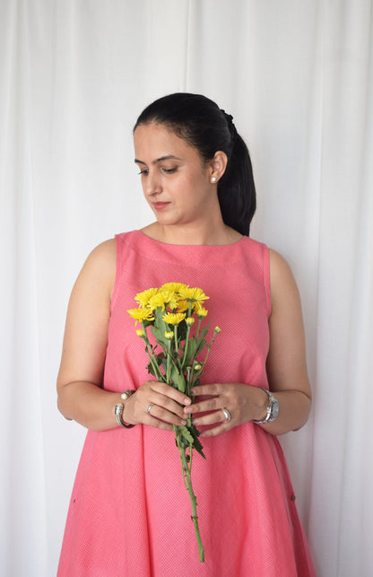 Pink sleeveless kurta set in handwoven checks and pyjama