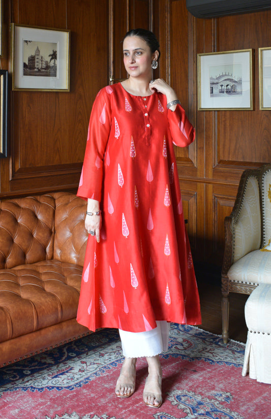 Red Chanderi Kurta with Off White Chanderi Scallop Pyjama