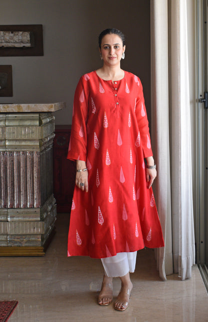 Red Chanderi Kurta with Off White Chanderi Scallop Pyjama