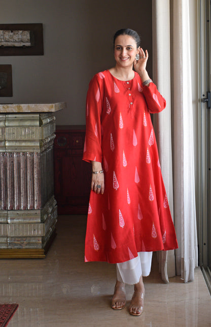 Red Chanderi Kurta with Off White Chanderi Scallop Pyjama
