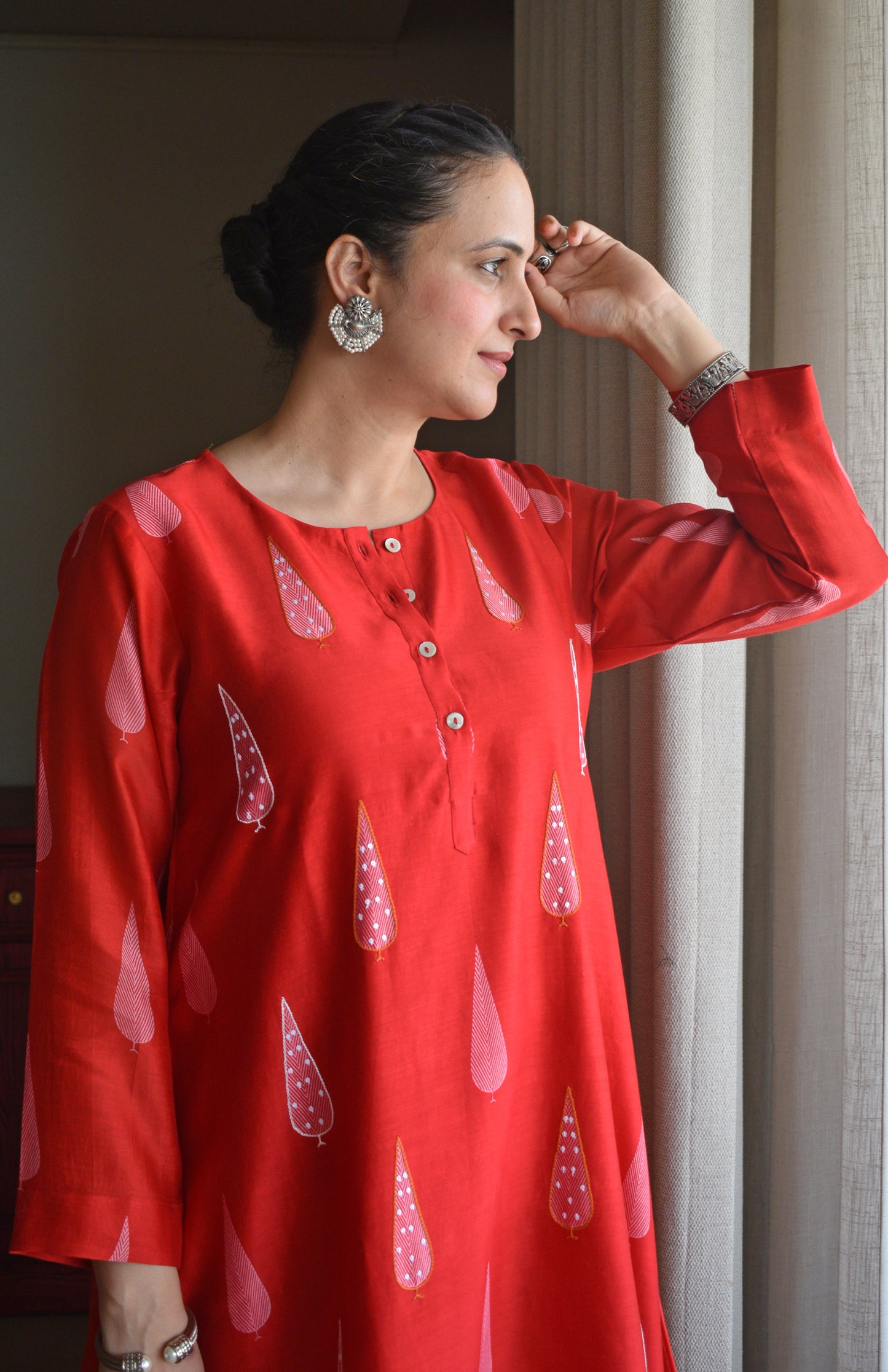 Red Chanderi Kurta with Off White Chanderi Scallop Pyjama