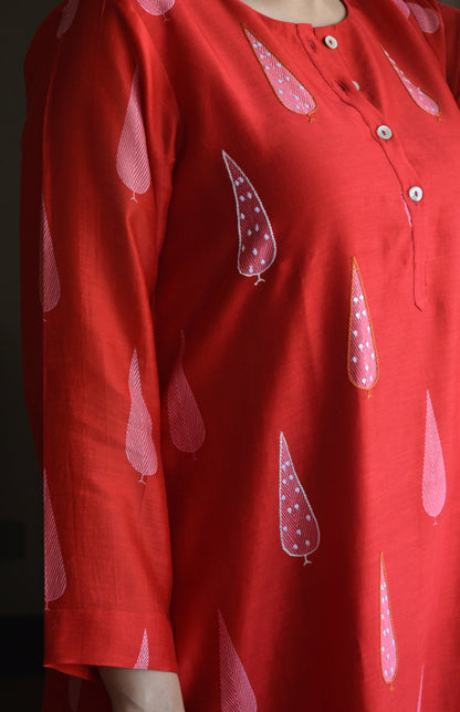Red Chanderi Kurta with Off White Chanderi Scallop Pyjama