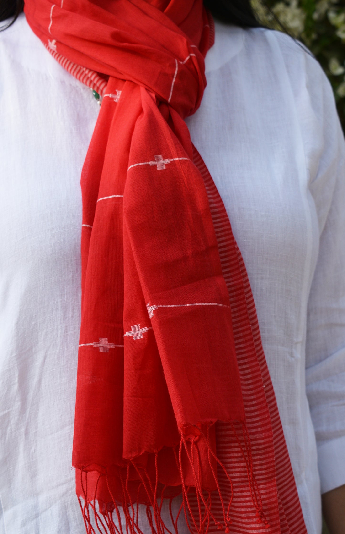 Red handwoven jamdani stole