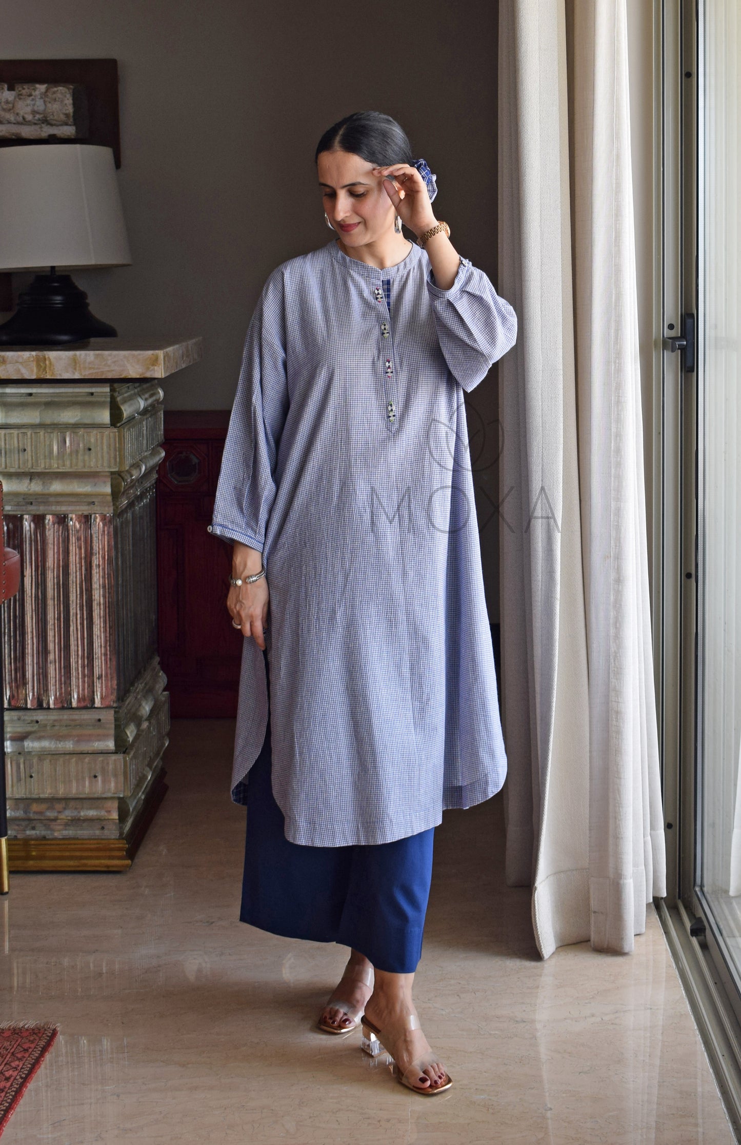Blue Mini Checks Antifit Handloom Cotton Kurta with Blue Pajama